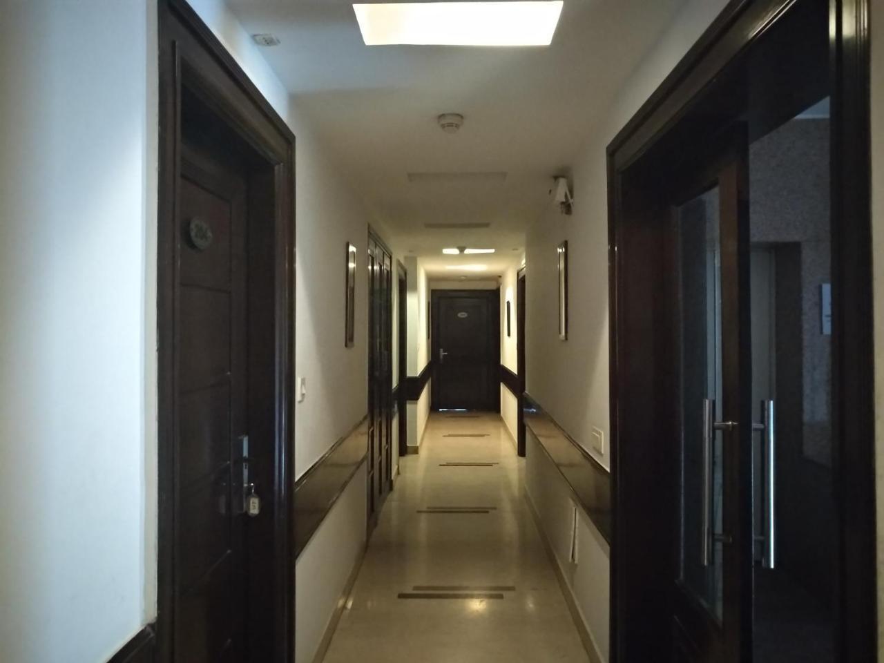 Hotel Aaron Castle New Delhi Ngoại thất bức ảnh